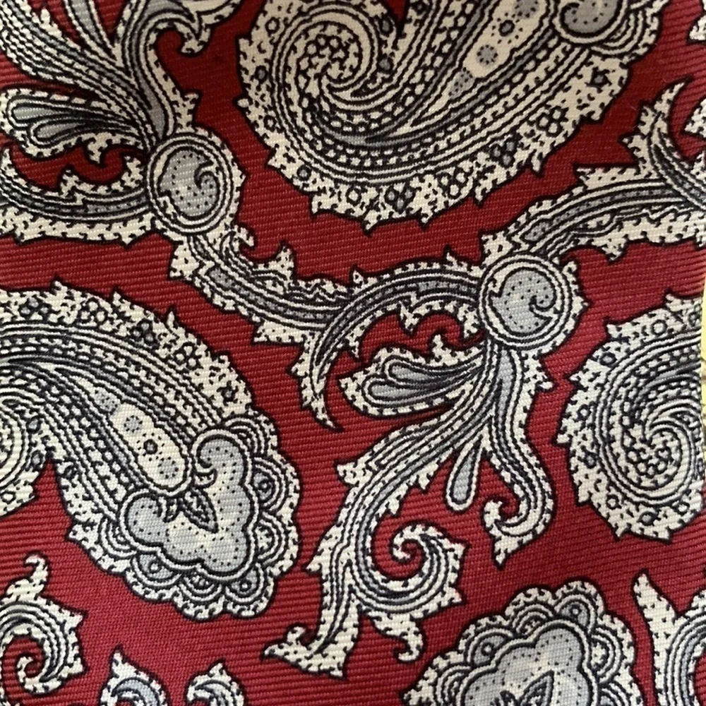 Stafford Men’s Tie. Large Paisley Design. Base is Burgundy w/Gray Accents.